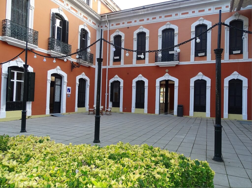 Before lunch: Casa Colón and Plaza del Punto