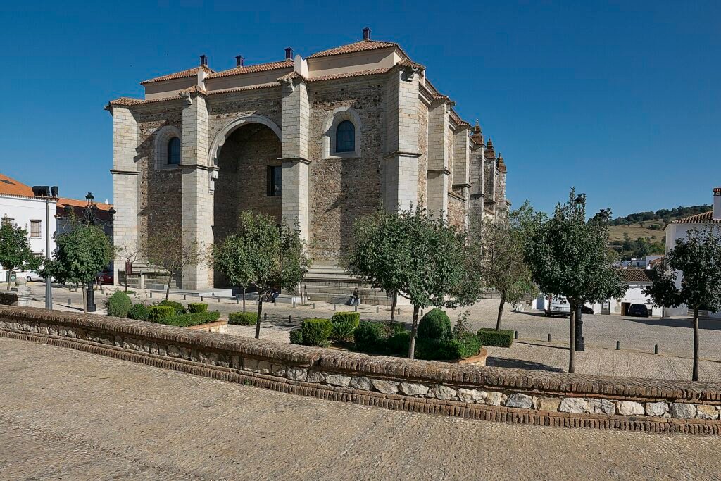 Look at the Iglesia de la Asunción and old Cabildo
