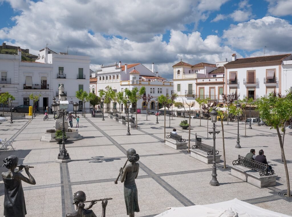 Spend time around Plaza Marqués de Aracena
