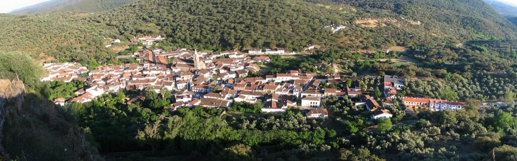 Alájar seen from Peña de Arias Montano