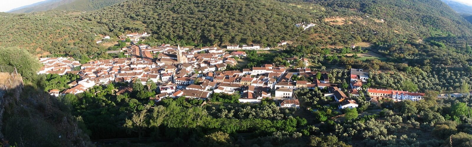Alájar seen from Peña de Arias Montano