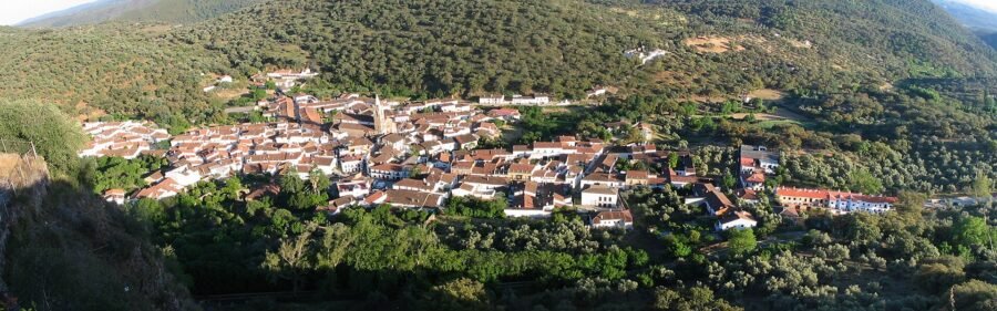 Alájar seen from Peña de Arias Montano