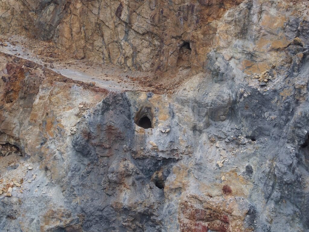 Exposed rock face at Corta Atalaya