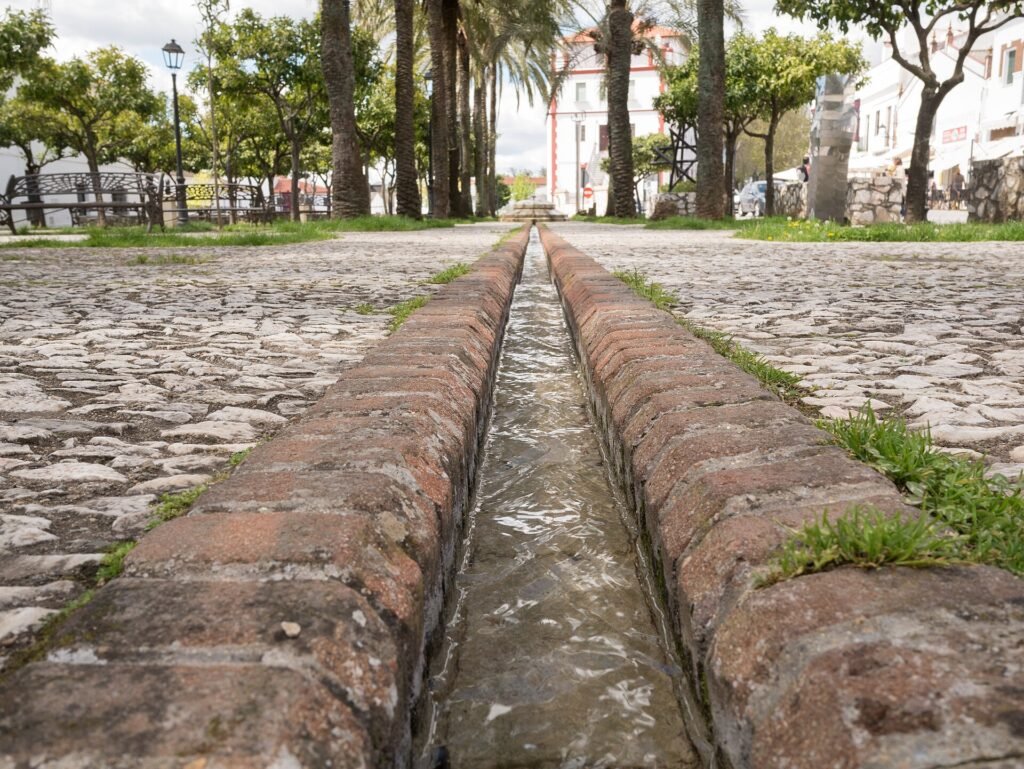 Wander through Plaza de San Pedro